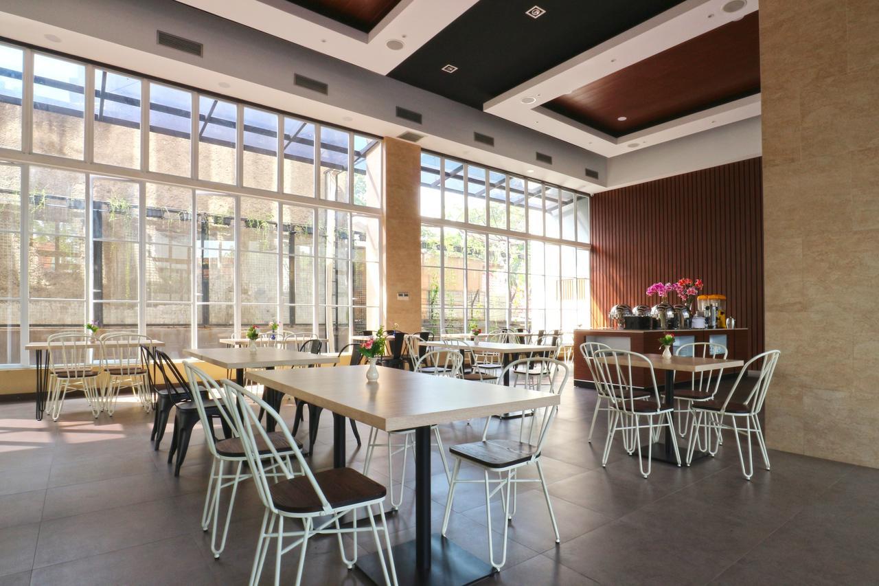 Kampioen Bed & Breakfast Bandung Exterior foto